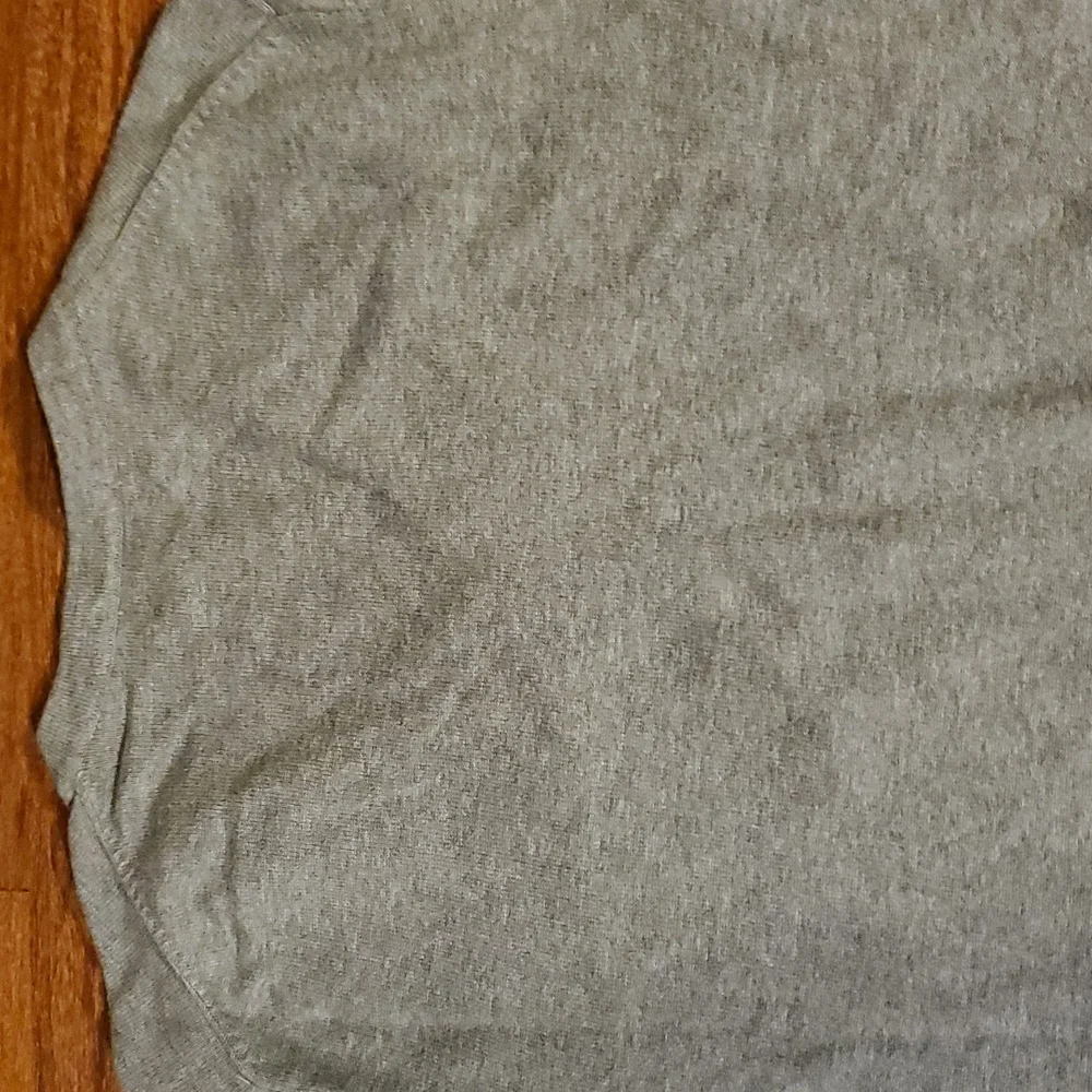 Lands' End Men's V-Neck Gray Pullover Sweater - Size Medium (38-40)